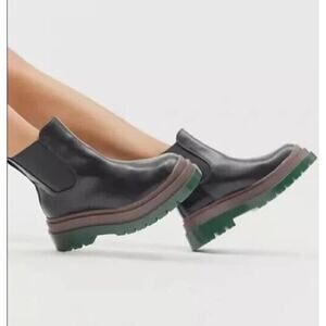 Urban Outfitters UO Size 8 Betty Boots Treaded Chelsea Black Faux Leather